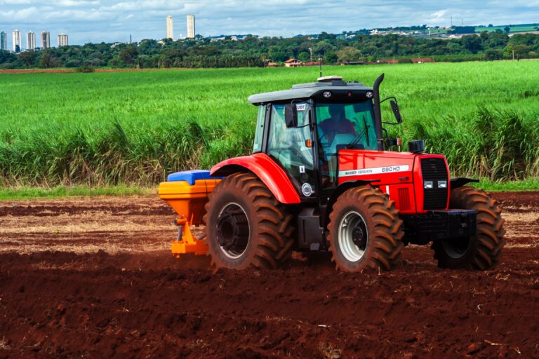 Sao,Paulo,,Brazil,,April,30,,2008.,Tractor,Massey,Ferguson,Pulls