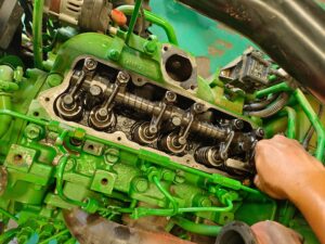 Check the clearance of the tractor engine valve.John Deere tractor